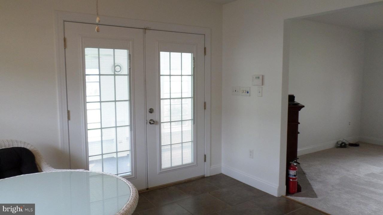16 Alma Ln - Photo 4 of 22