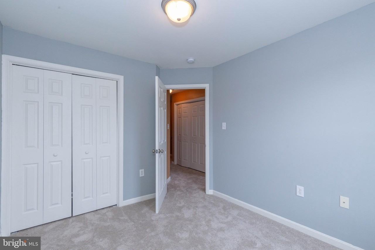 228 Morlatt Ln - Photo 6 of 39