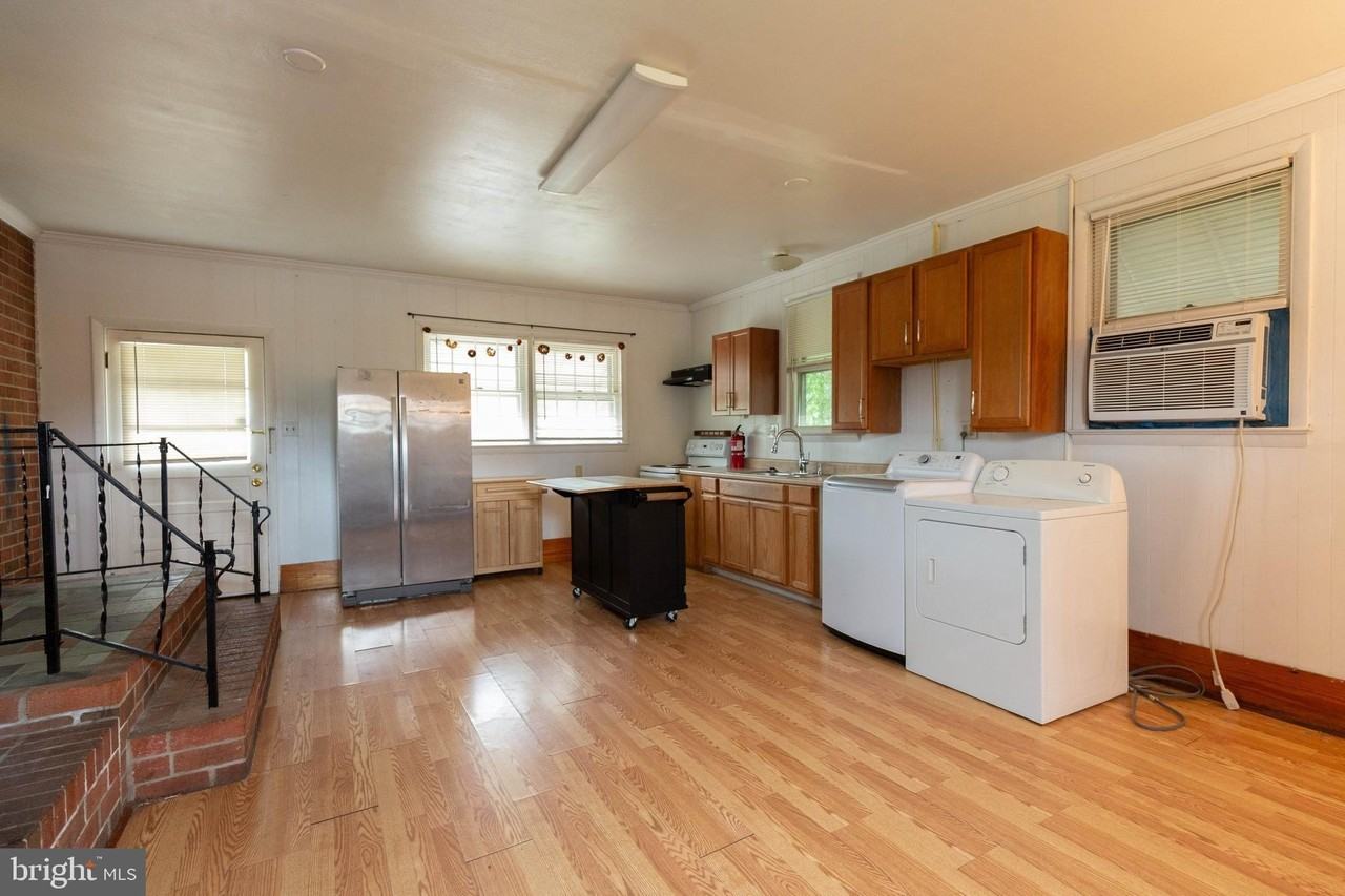 612 N Preston St #1 - Photo 4 of 16