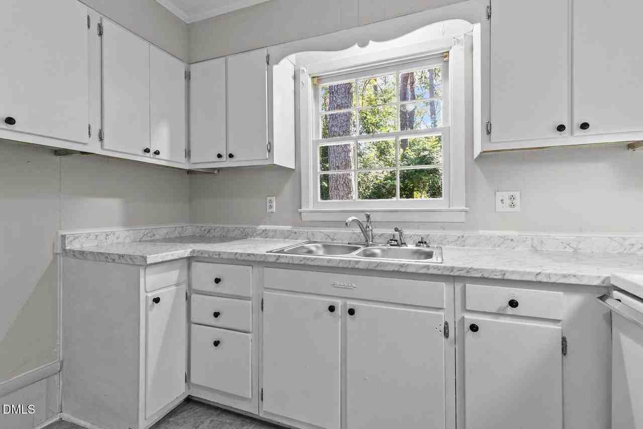 7505 Crown Ave - Photo 2 of 23