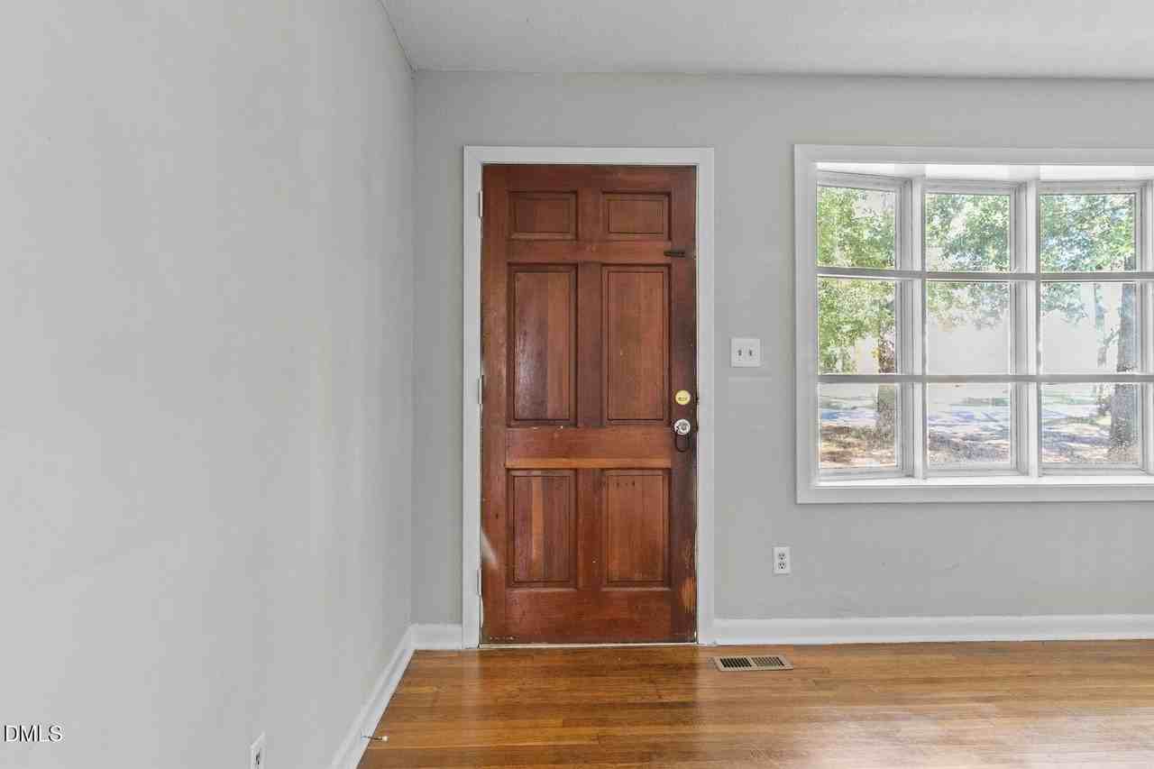7505 Crown Ave - Photo 6 of 23