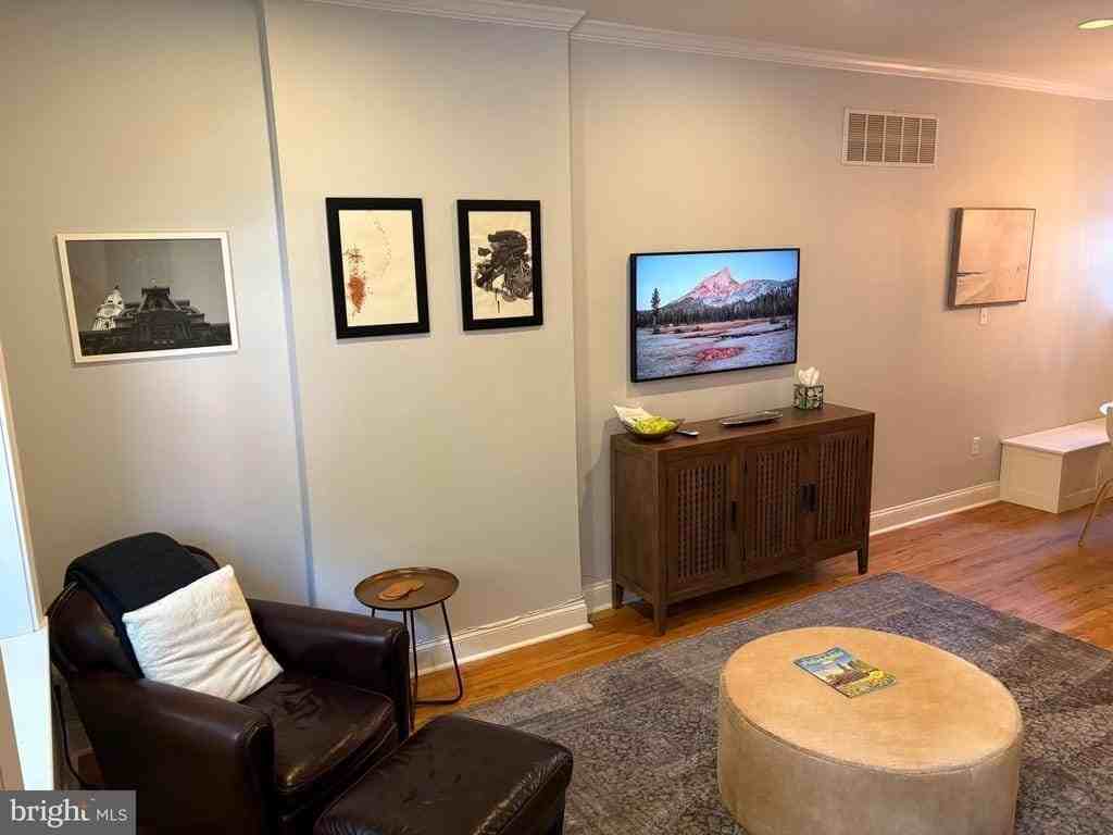 2608 Swain St - Photo 4 of 34