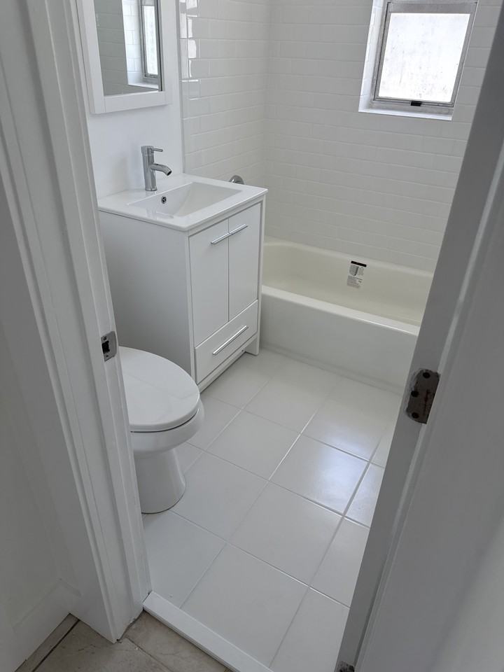 554 Sw 6th St #4 - Photo 6 of 9