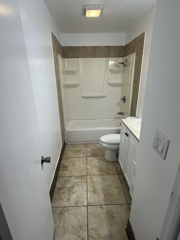 324 Nw 96th St #1 - Photo 3 of 23