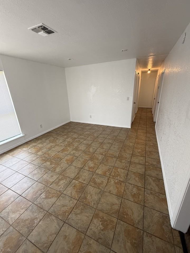 324 Nw 96th St #1 - Photo 6 of 23