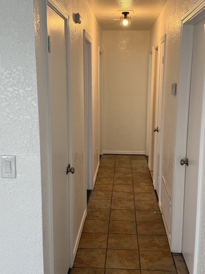 324 Nw 96th St #1 - Photo 7 of 23