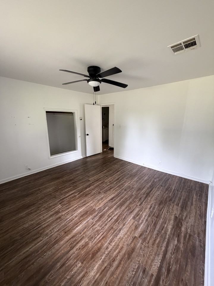 2108 N Saint Mark Ave #1 - Photo 3 of 22