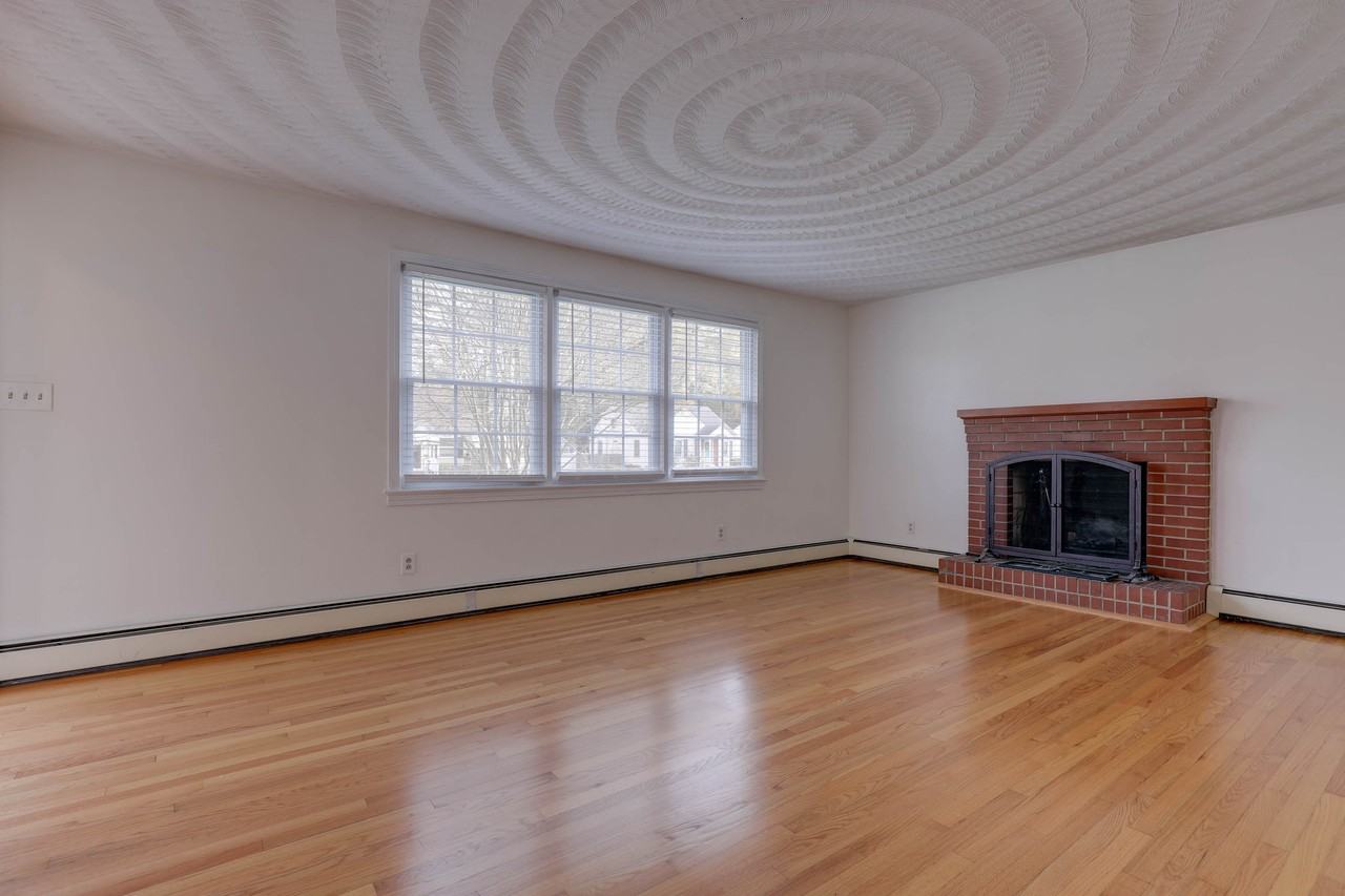1403 Hawthorne Dr #1 - Photo 3 of 12
