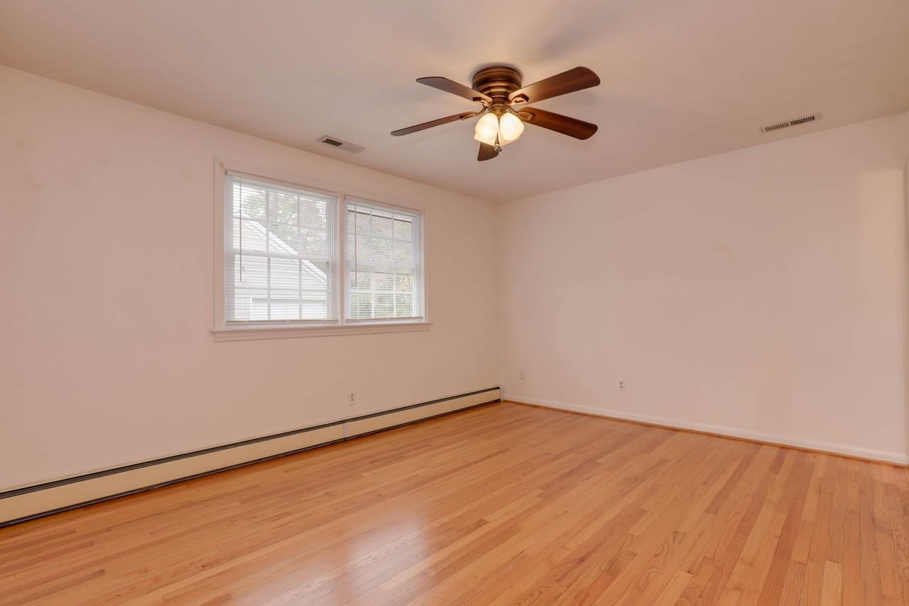1403 Hawthorne Dr #1 - Photo 7 of 12