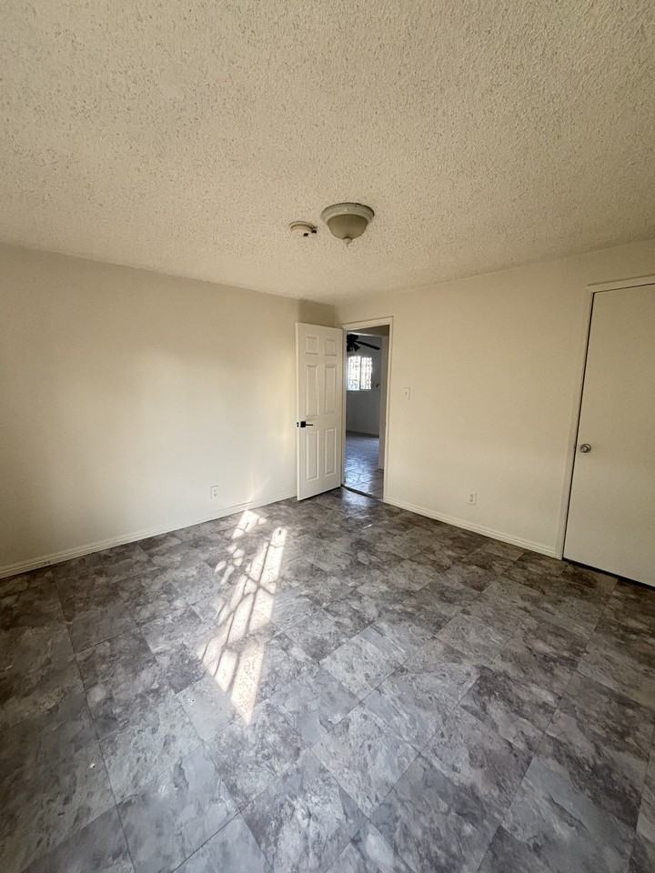 1215 E 43rd Pl #1 - Photo 5 of 18