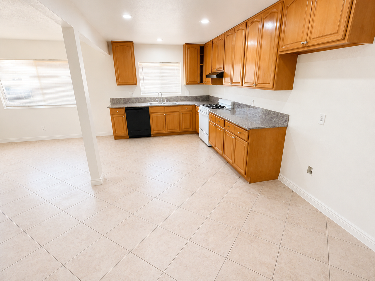 1656 Bryn Mawr Court - Photo 6 of 20