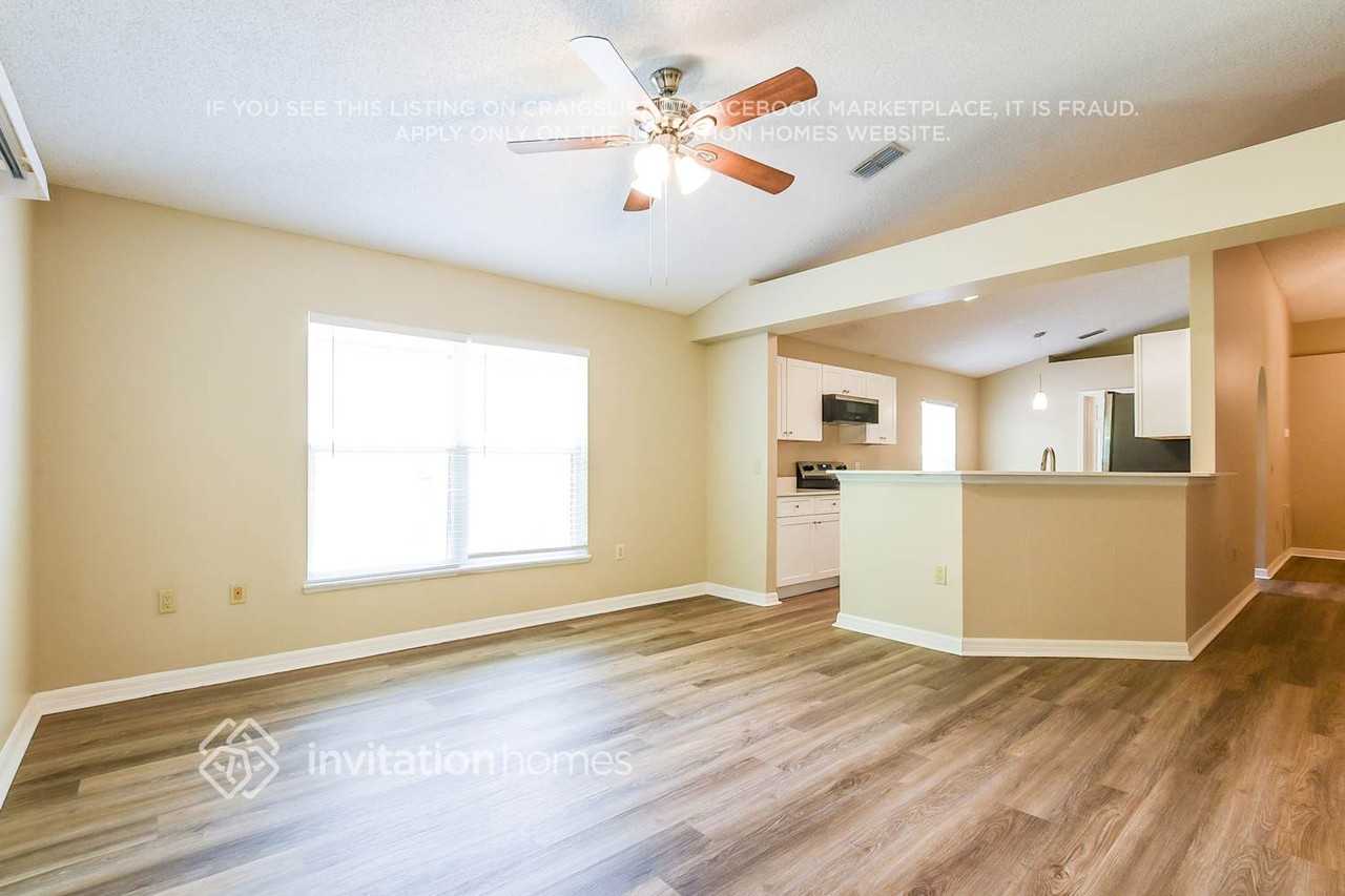 3277 Bellingham Dr - Photo 3 of 17