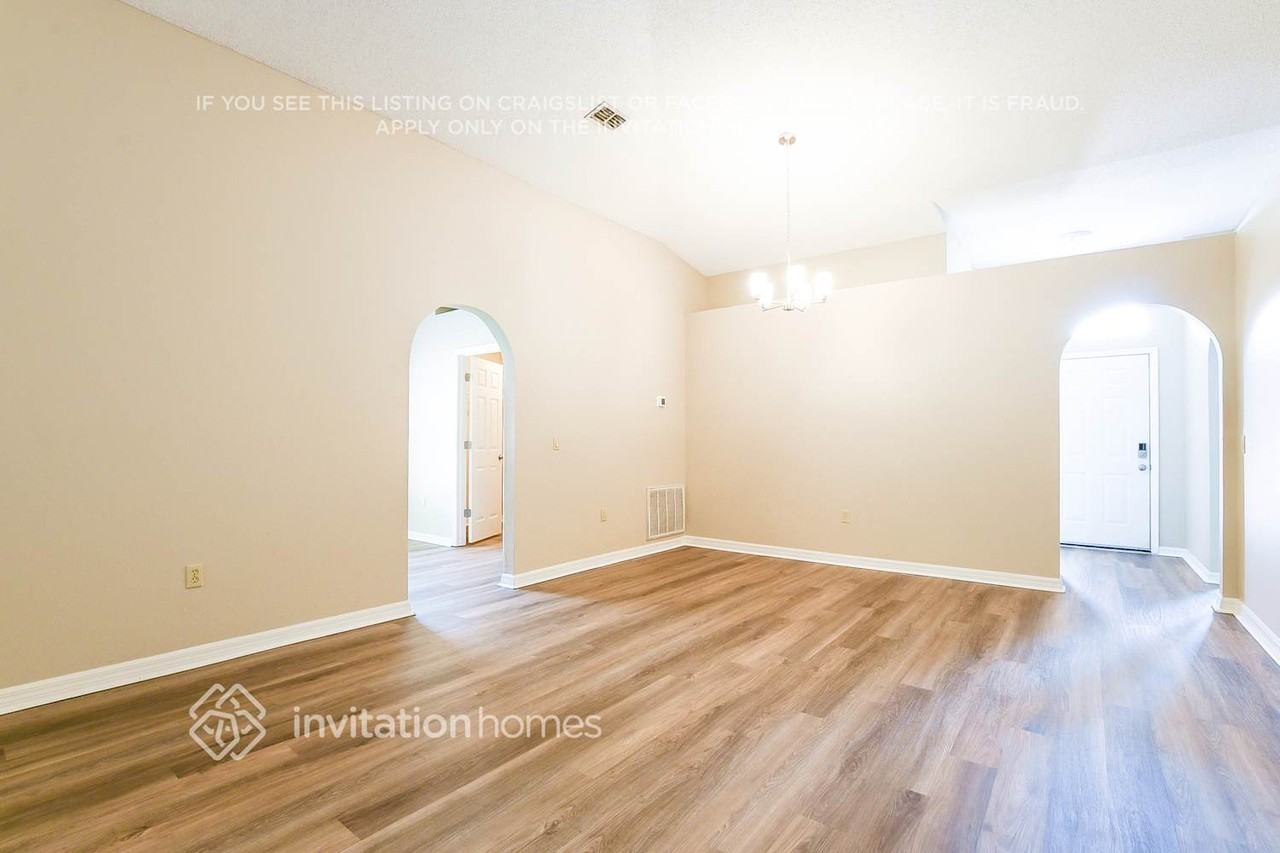 3277 Bellingham Dr - Photo 4 of 17