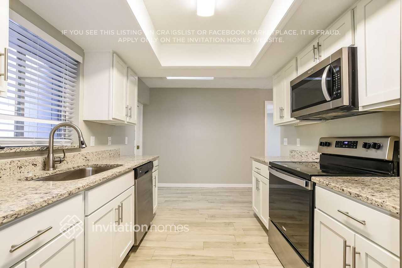 885 Great Bend Rd - Photo 4 of 17
