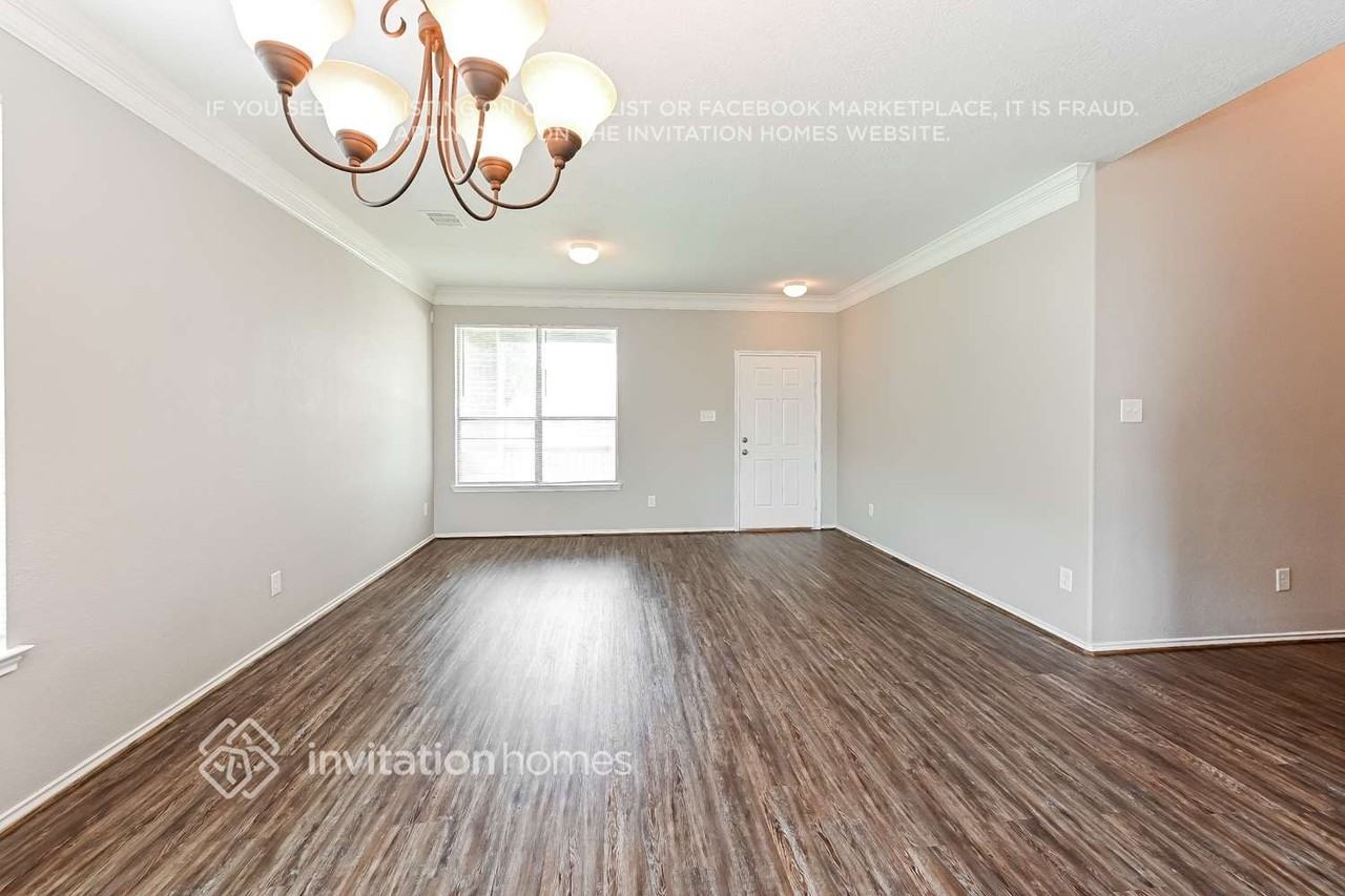 29430 Legends Bluff Dr - Photo 4 of 16