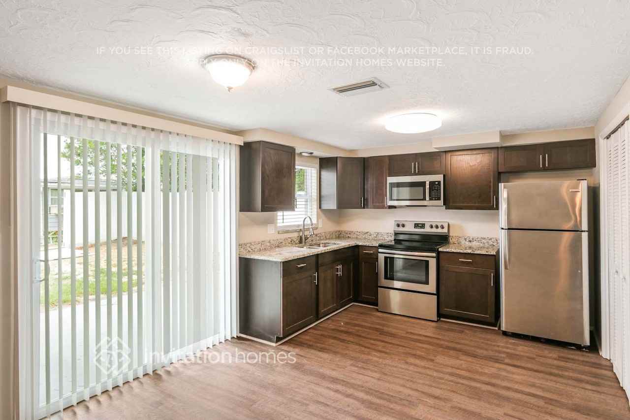 5131 Janice Ln - Photo 7 of 24