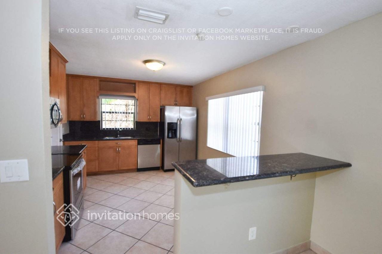 4511 Sw 102nd Pl - Photo 4 of 13