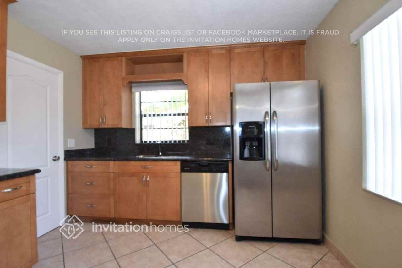 4511 Sw 102nd Pl - Photo 5 of 13