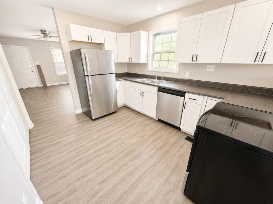526 Center Ave #1 - Photo 3 of 8