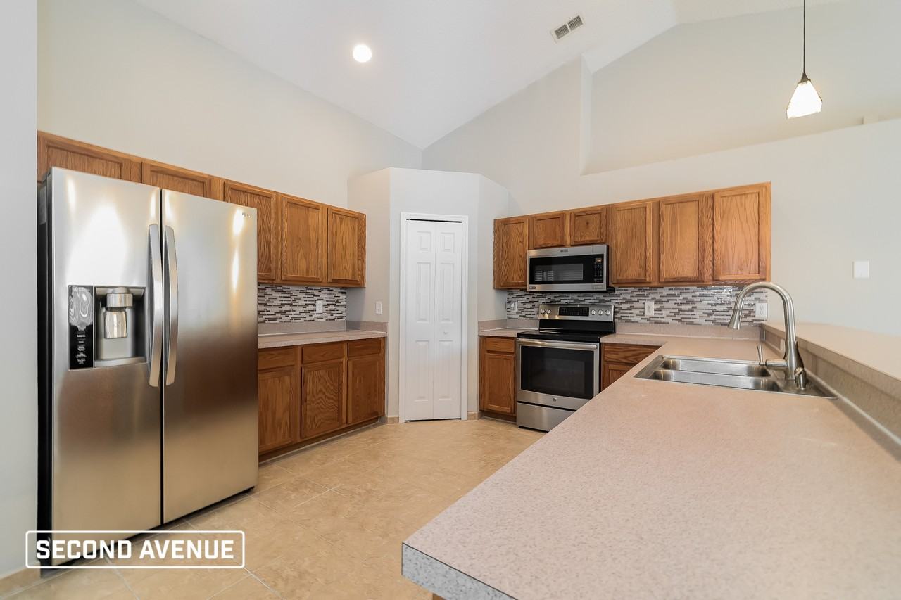 704 Cockatoo Ct - Photo 3 of 17