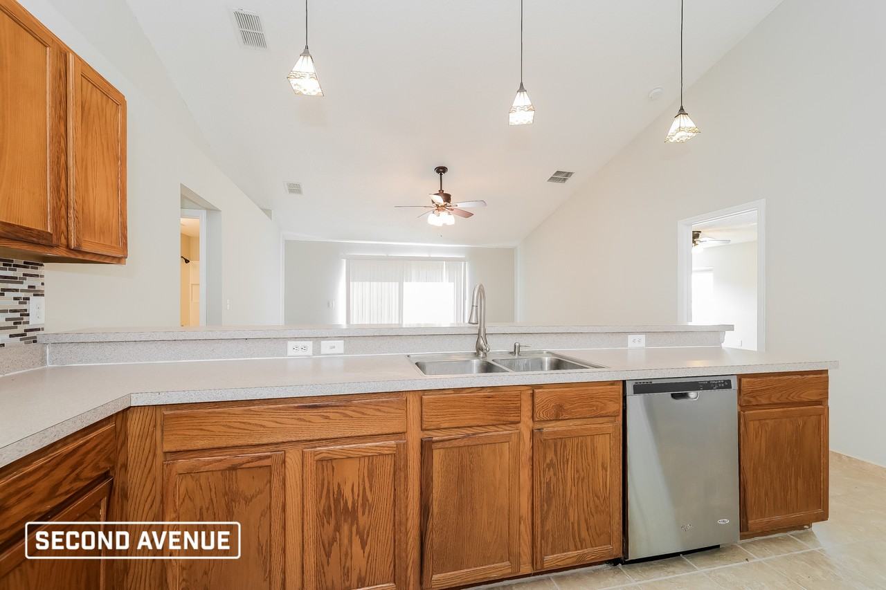 704 Cockatoo Ct - Photo 4 of 17