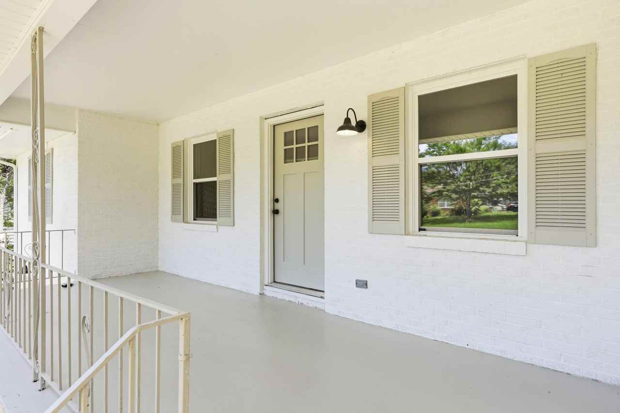 114 Alpine Dr #1 - Photo 2 of 25