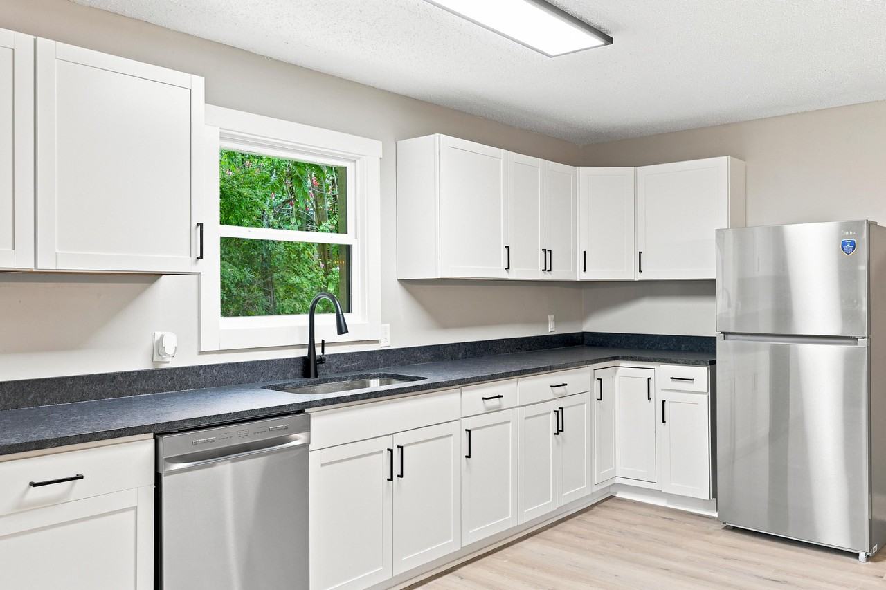 114 Alpine Dr #1 - Photo 4 of 25