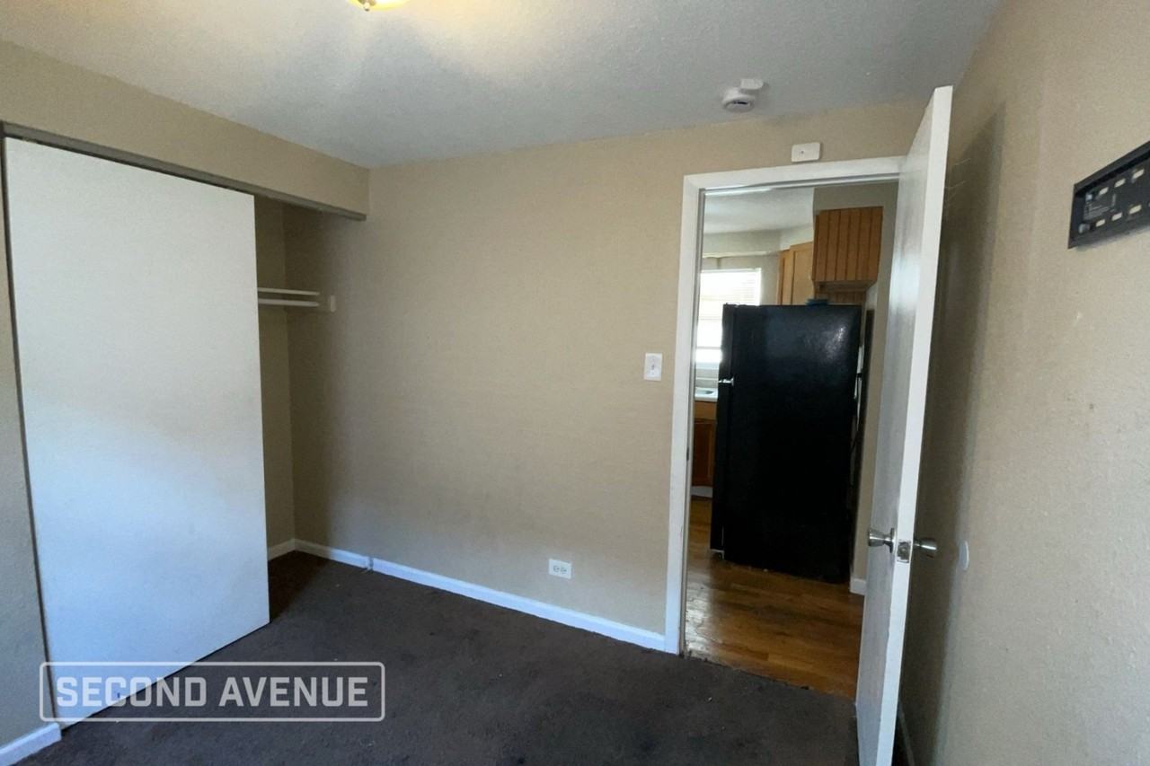 9345 S Burnside Ave - Photo 3 of 11