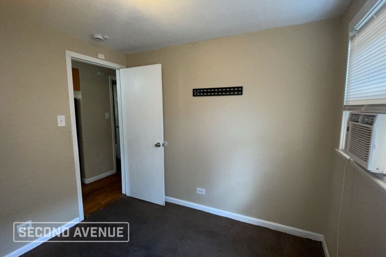 9345 S Burnside Ave - Photo 4 of 11