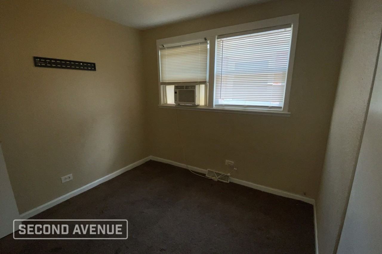 9345 S Burnside Ave - Photo 5 of 11