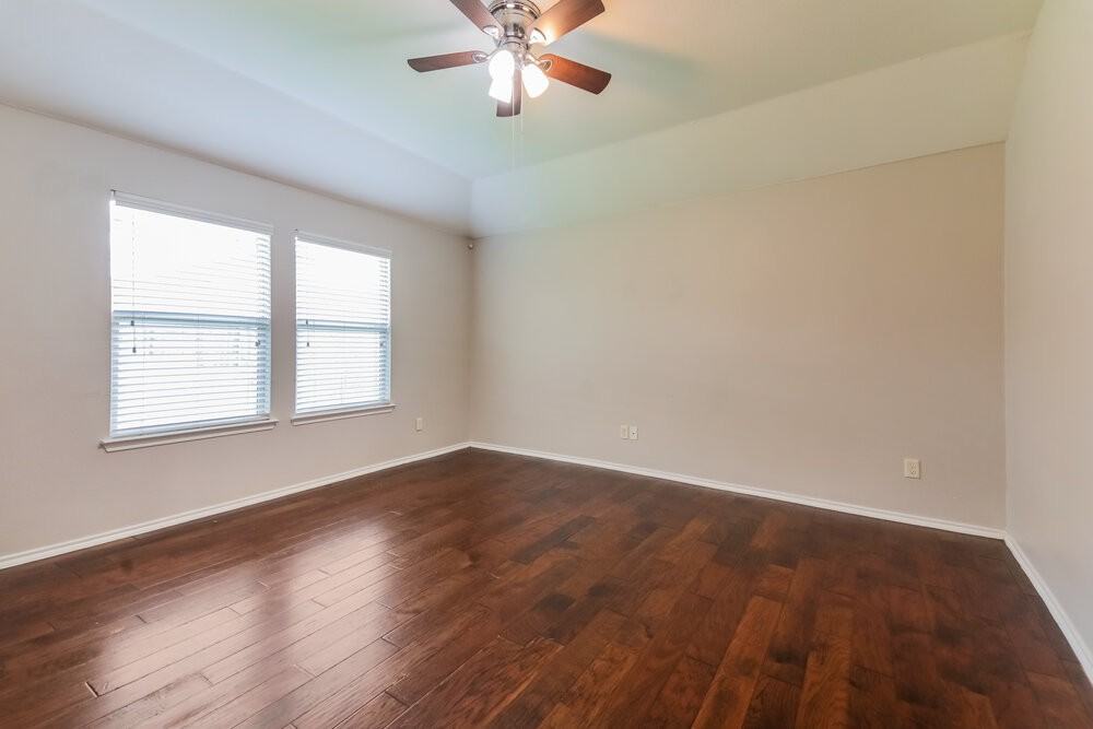2116 Meadow View Dr - Photo 4 of 16