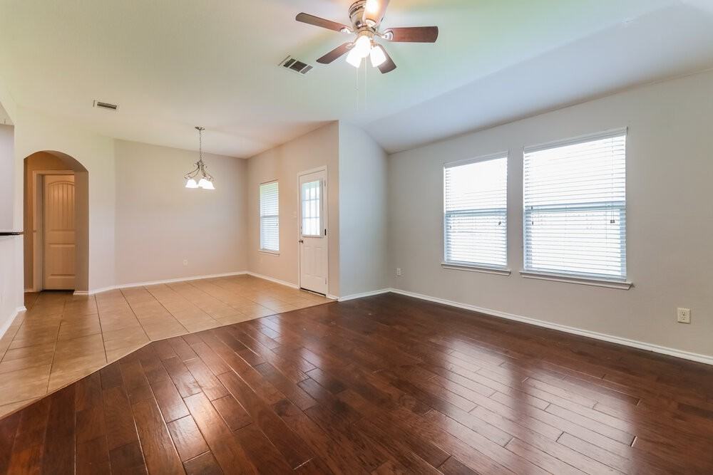 2116 Meadow View Dr - Photo 5 of 16