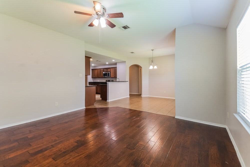2116 Meadow View Dr - Photo 6 of 16