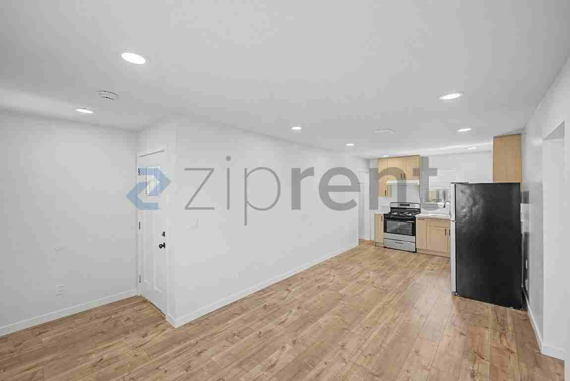 1412 1/2 N Hazard Ave - Photo 2 of 10