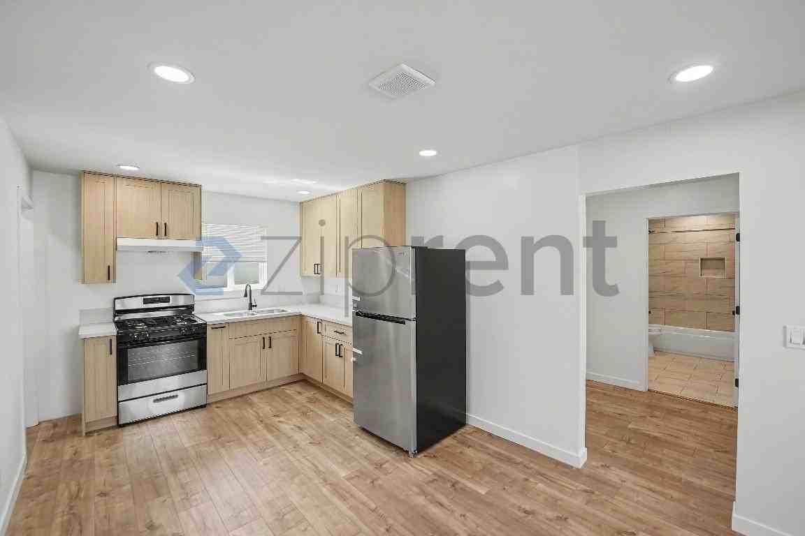 1412 1/2 N Hazard Ave - Photo 4 of 10