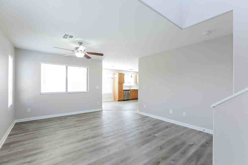 15999 W Moreland St - Photo 4 of 17