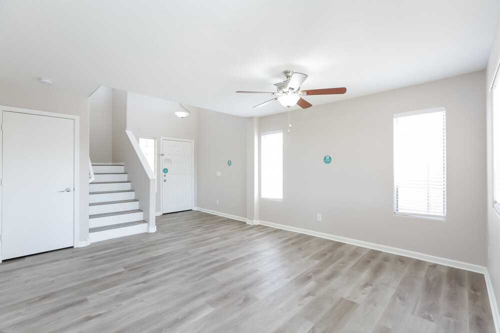15999 W Moreland St - Photo 5 of 17