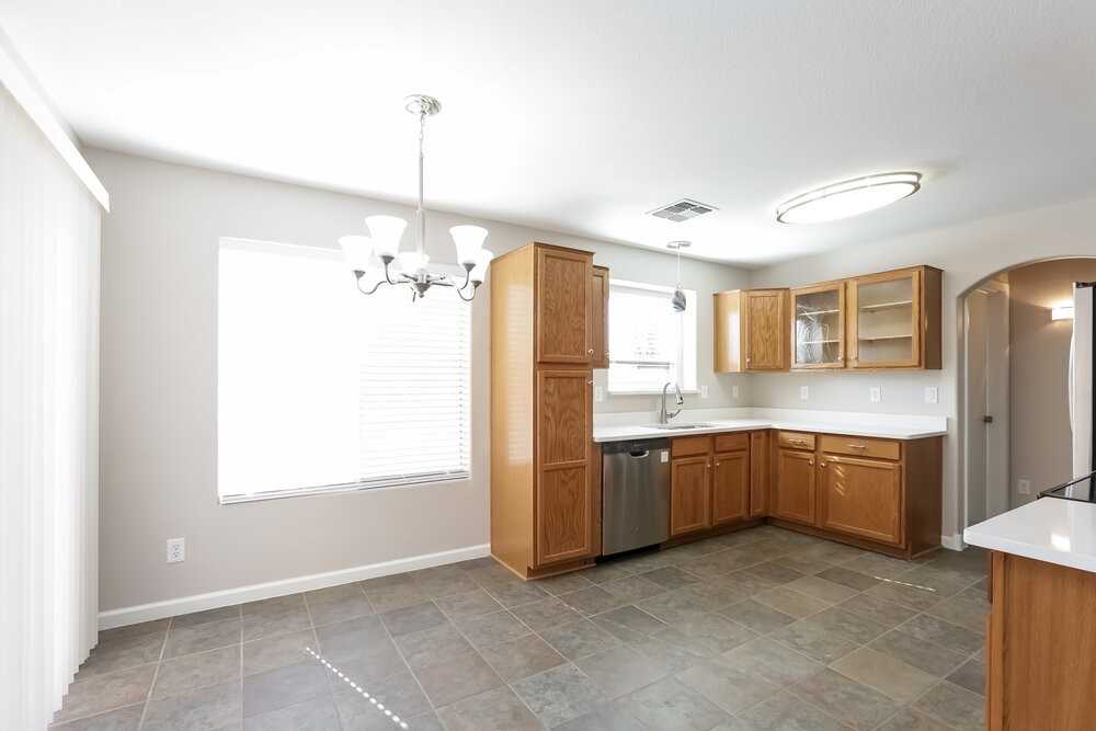 15999 W Moreland St - Photo 7 of 17