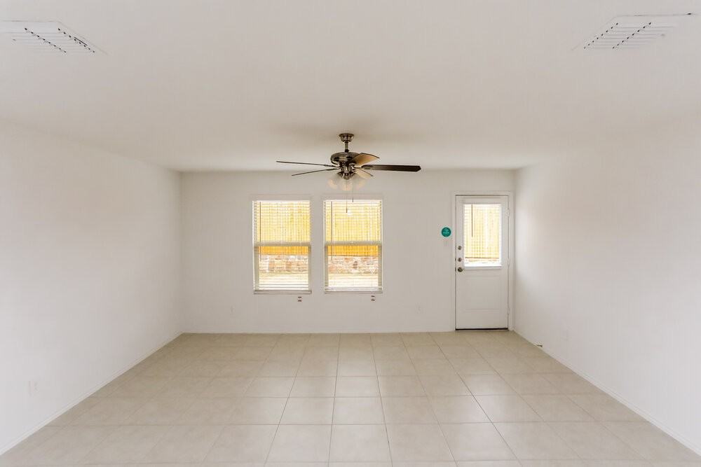 1017 Crestview Dr - Photo 3 of 16
