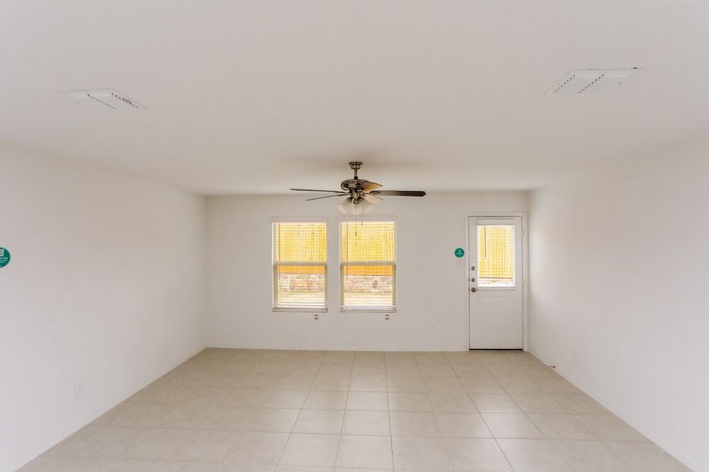 1017 Crestview Dr - Photo 5 of 16