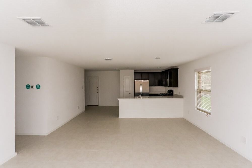 1017 Crestview Dr - Photo 6 of 16