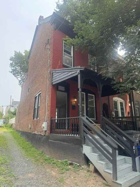 47 Beech St #1 - Photo 2 of 34