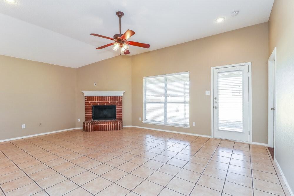 528 Cambridge Dr - Photo 2 of 16