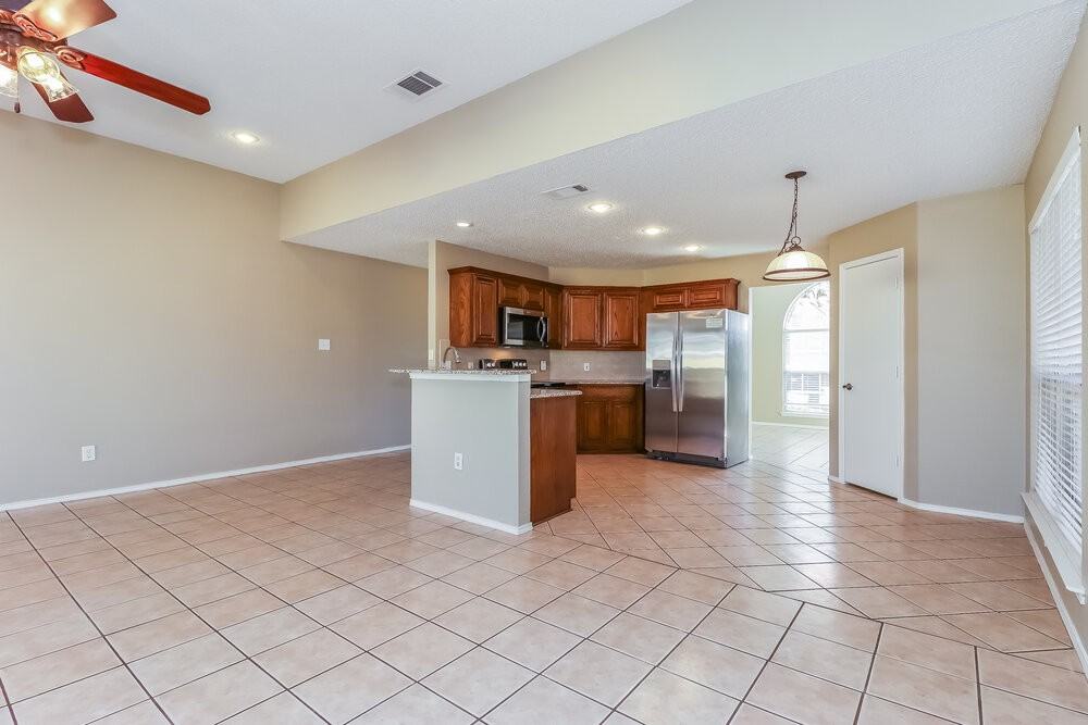 528 Cambridge Dr - Photo 3 of 16