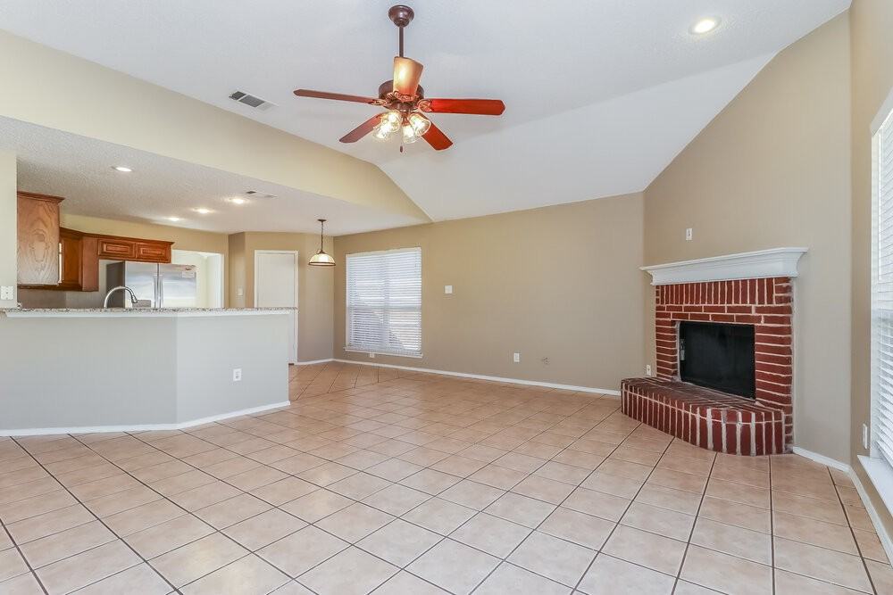 528 Cambridge Dr - Photo 4 of 16
