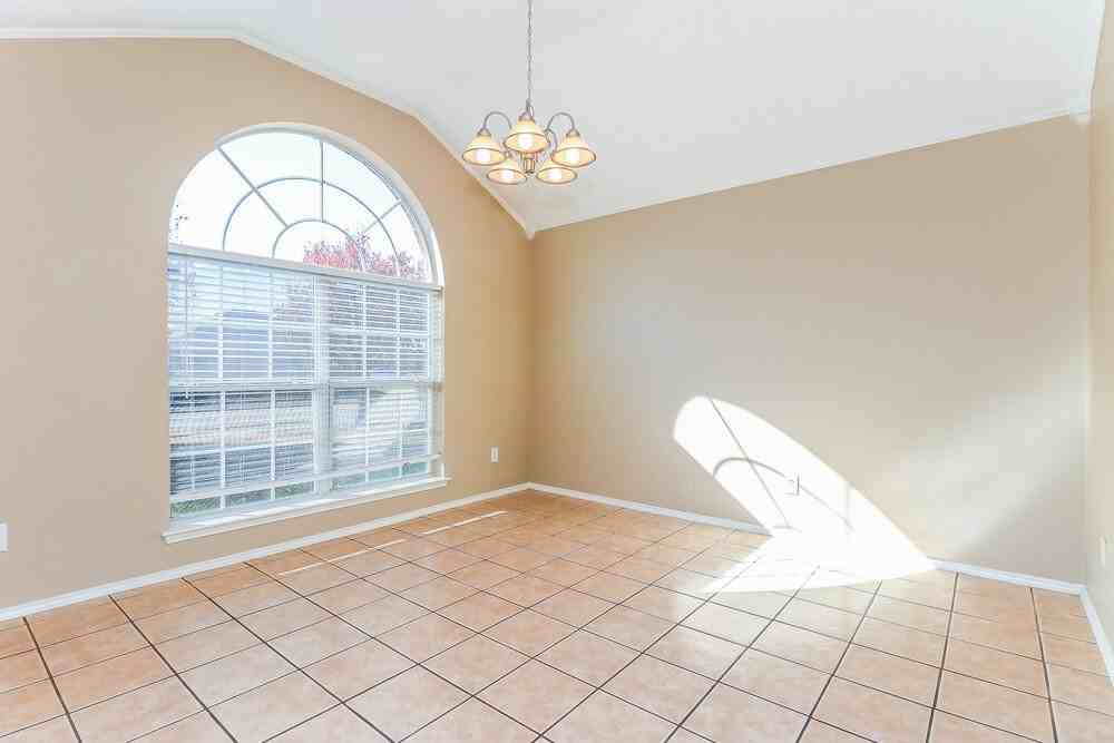 528 Cambridge Dr - Photo 5 of 16