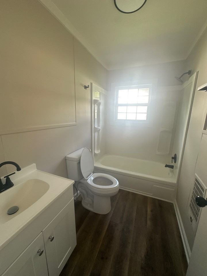 230 W Thomas St #1 - Photo 4 of 8