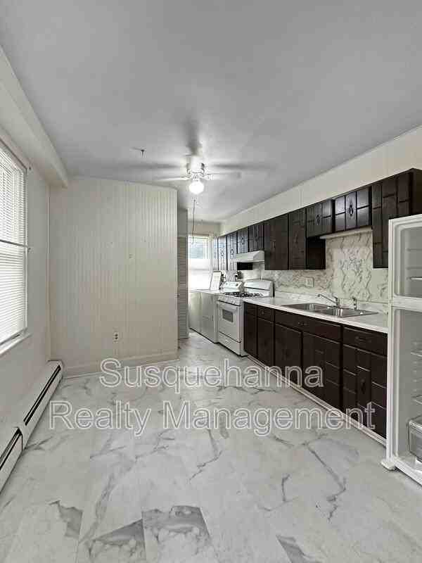 438 W Orange St #1 - Photo 2 of 10