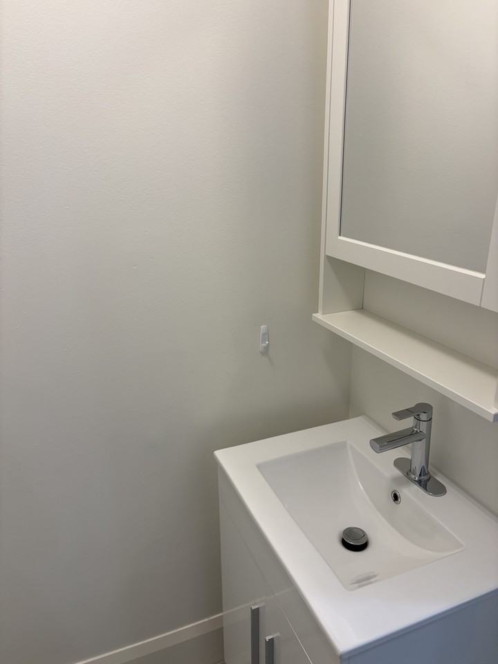 2 Keele Street - Photo 5 of 12