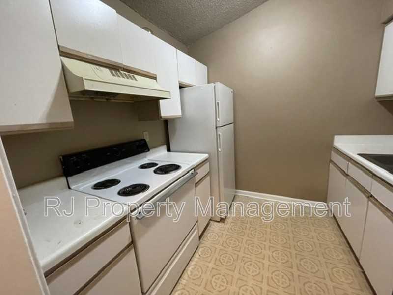 3609 Mynders Ave - Photo 4 of 12